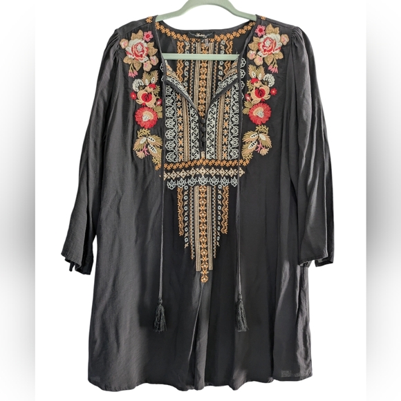 ANDREE BY UNIT Tops - Andree‎ By Unit Embroidered Floral Top Tunic Gray